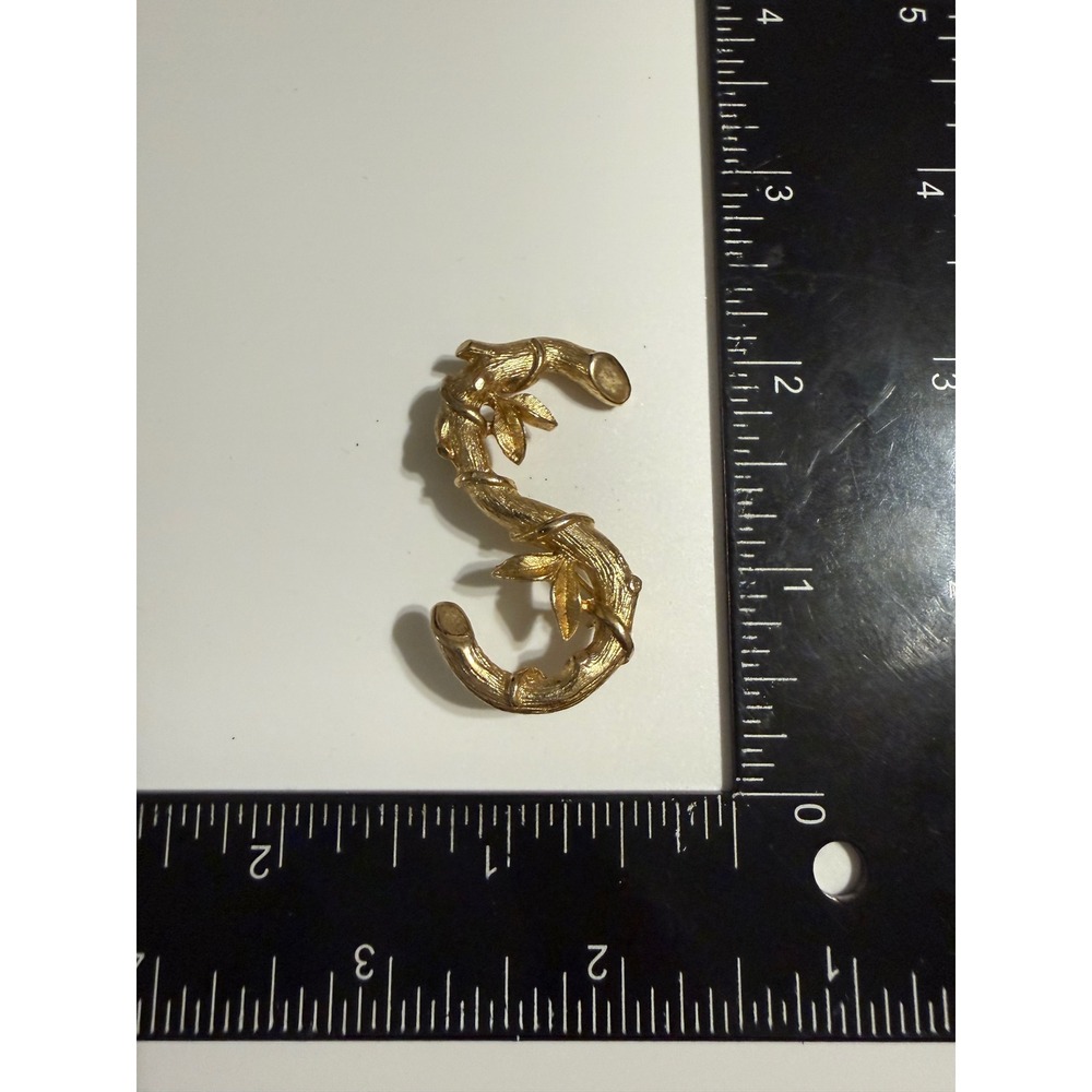 Vintage Sarah Coventry Gold Tone Bamboo Leaf Initial S Brooch Pin Signed